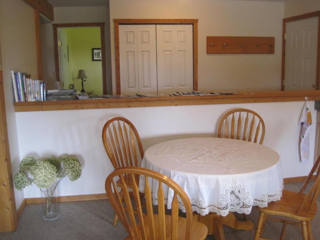 Wild Nature B&B Kelowna Room photo